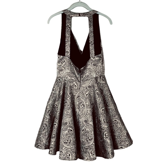 BEBE Mini Party Dress Halter Paisley Scroll Metallic Champagne Black Size 8 Y2K - Picture 8 of 15